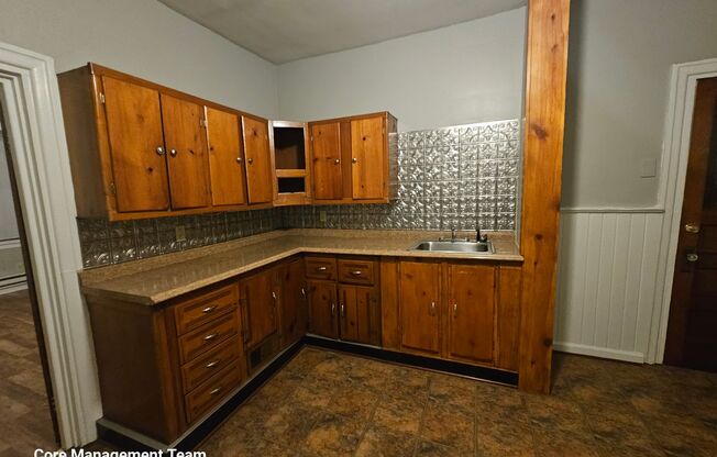 Efficiency Apartment located in the North Side !