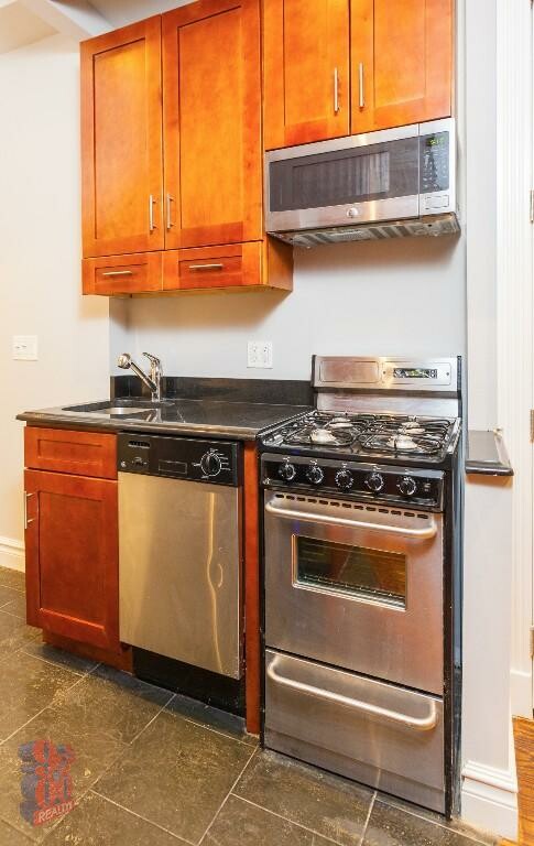 3 beds, 2 baths, $6,495, Unit 4N