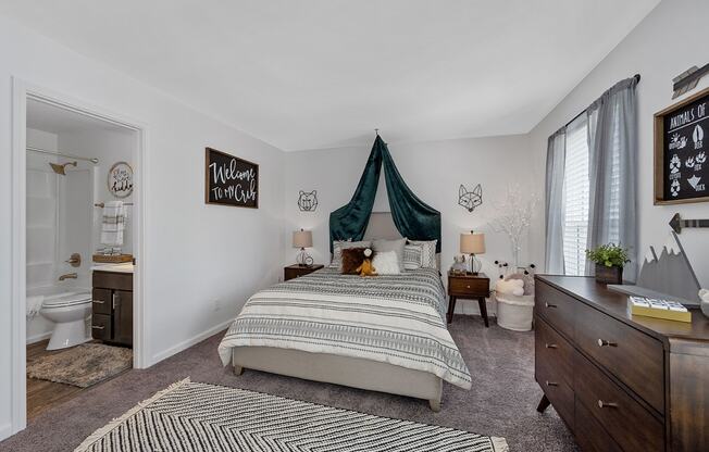 King Size Bedroom at Ivy Hills Living Spaces, Cincinnati, OH, 45244