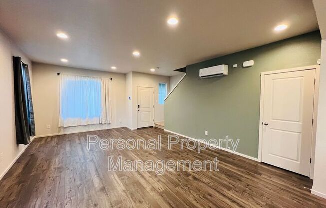 2037 NE 4 SEASONS LN