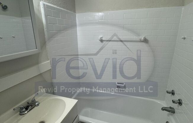 2 beds, 1 bath, 950 sqft, $995, Unit 316-2