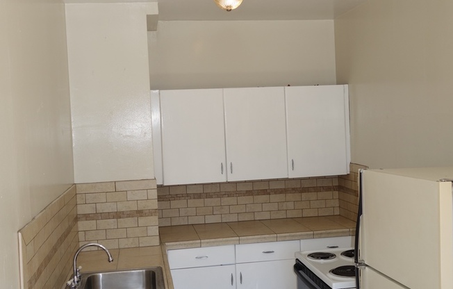 1 bed, 1 bath, $2,195, Unit 34