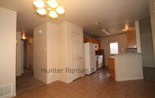 3 beds, 2 baths, $1,200, Unit Unit B