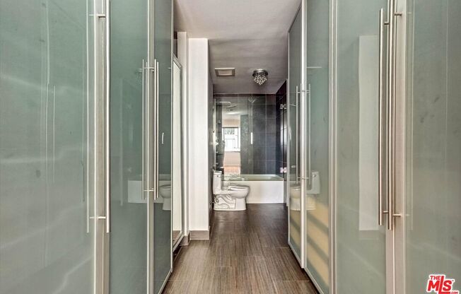 2 beds, 1.8 baths, 974 sqft, $4,200, Unit 1002