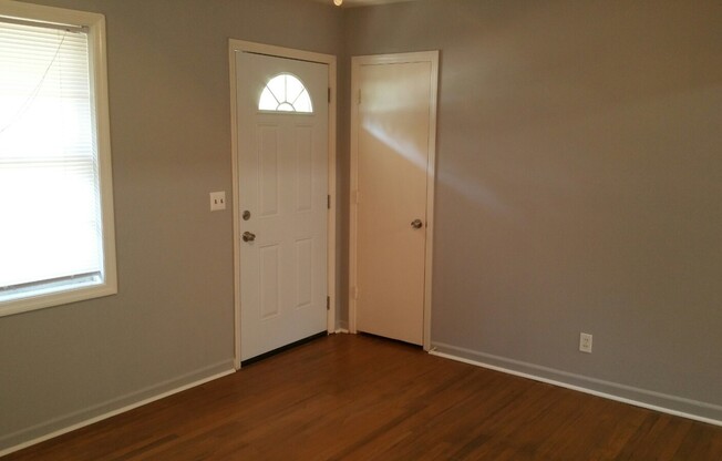 3 beds, 1 bath, $1,250