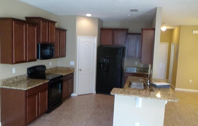1520 SCARLET OAK LOOP
