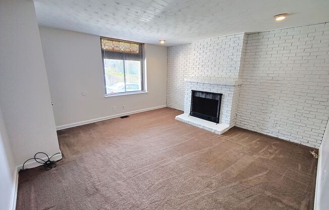 *Clean & Spacious 1BR/1BA Apartment Available in Mt. Washington*