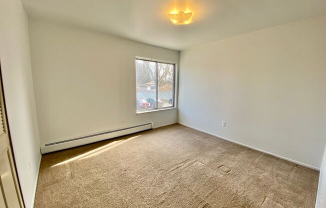 2 beds, 1 bath, 900 sqft, $1,295, Unit 21