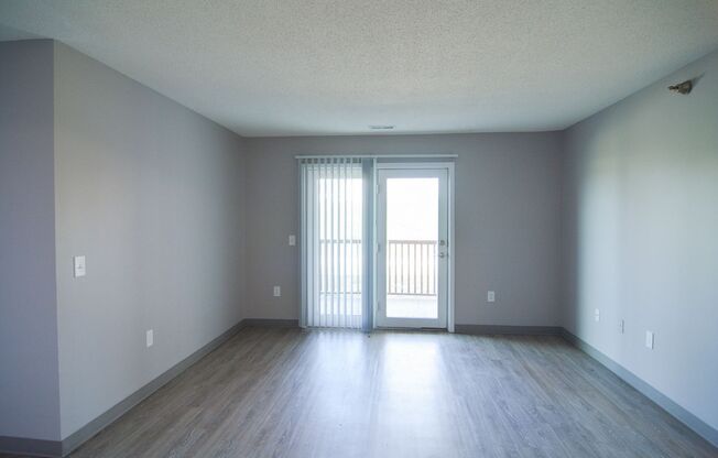 2 beds, 1 bath, 976 sqft, $945, Unit 107