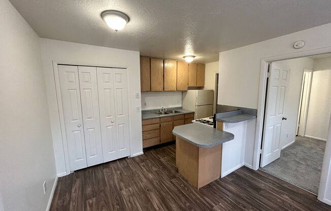 1 bed, 1 bath, 430 sqft, $895, Unit 1-32