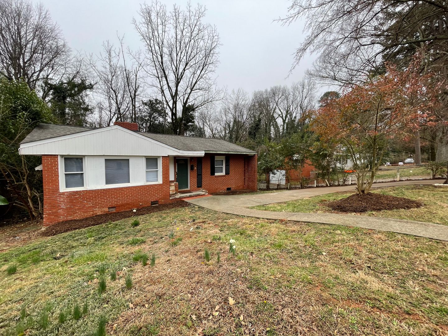 Charming 3 Bedroom Home Just Outside Uptown!