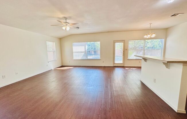 3-Bedroom Home with Garage & Fenced Yard in Round Rock – Now Available