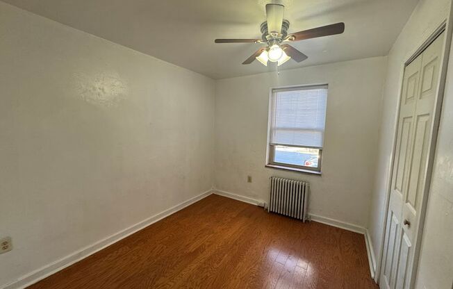 3 beds, 1 bath, $2,010, Unit 116B