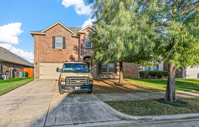 Immaculate 4 bedroom, 2.5 bath in Denton ISD!