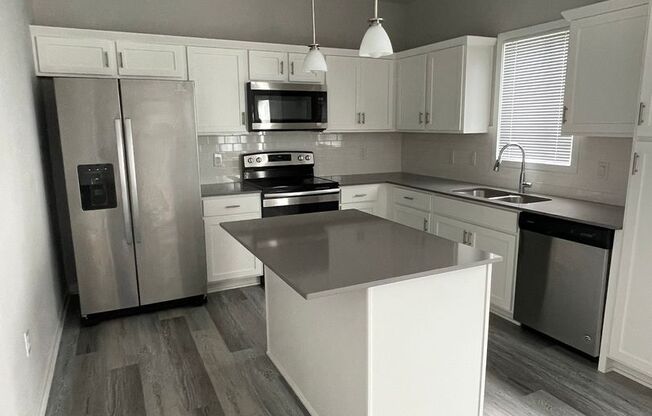 FREE RENT SPECIAL! 3 bedroom 2.5 bath Single Family Home