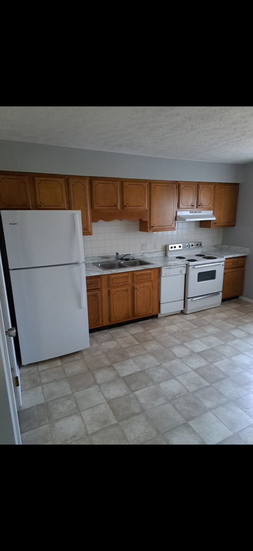 2 beds, 1 bath, $950, Unit 3