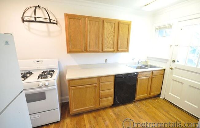 2 beds, 1 bath, 1,050 sqft, $1,445