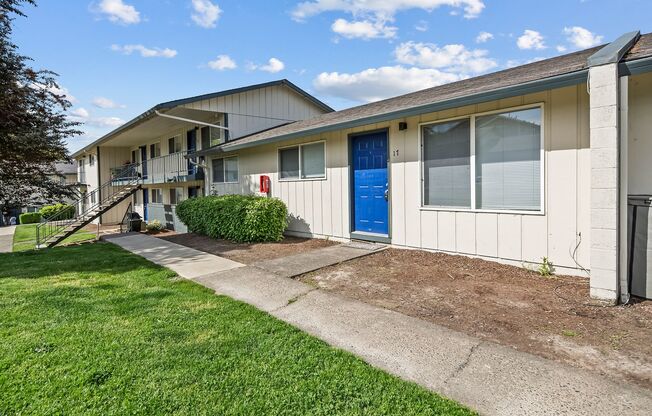 3 beds, 1 bath, 864 sqft, $1,995, Unit 17