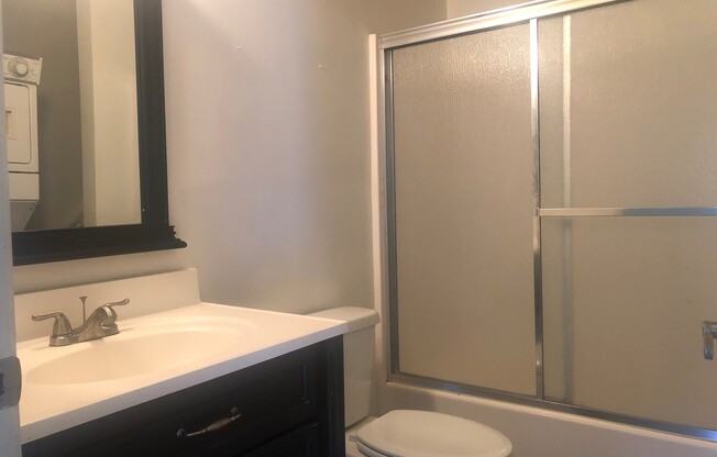 3 beds, 2 baths, $2,900, Unit Unit B