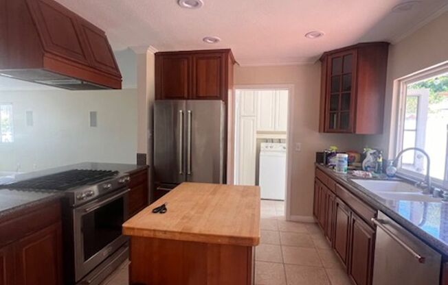 San Clemente Hills 3 bedroom 2 bath single story with large yard- walking distance to downtown!