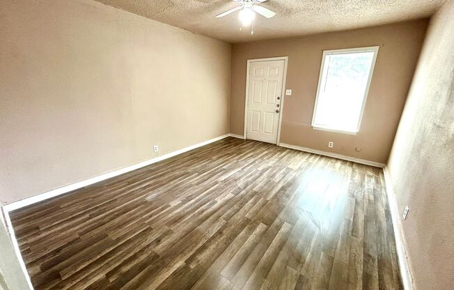 MUST SEE! 2 Bedroom 1 Bath Unit Near the Alamodome!