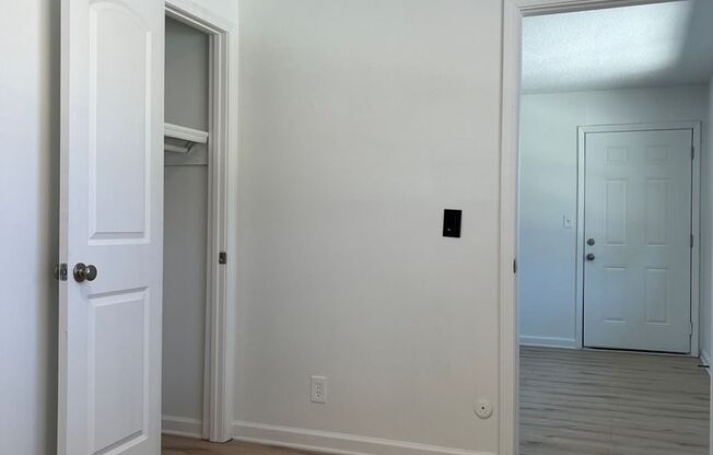 2 beds, 1 bath, $1,100, Unit 28-D