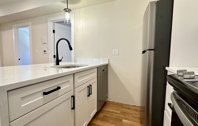 2 beds, 1 bath, $4,200, Unit 4F