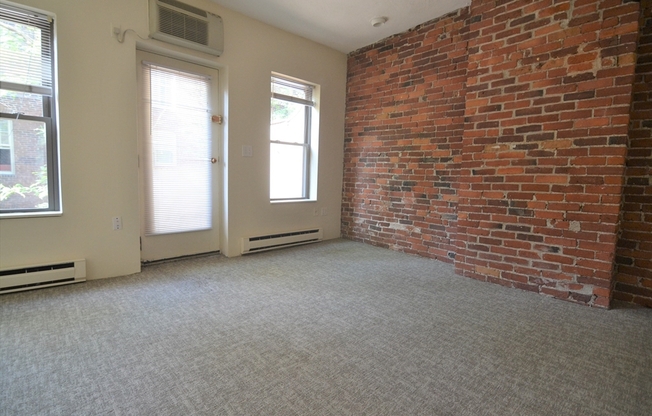2 beds, 1 bath, 970 sqft, $4,075, Unit 63-6