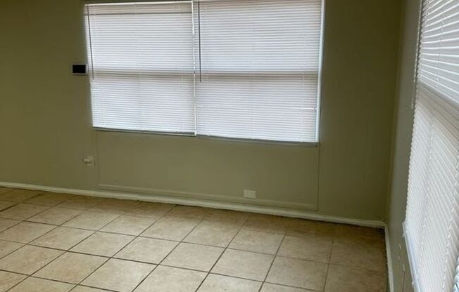 2 beds, 1 bath, $750