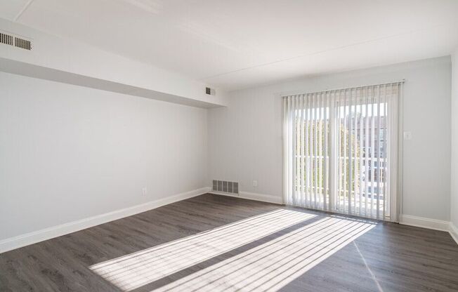 Living Area (2BR, 1BA 765SF)