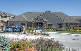 Summit Falls Apartments & Townhomes