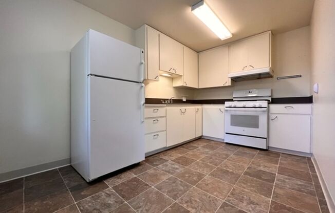 1 bed, 1 bath, 635 sqft, $1,095, Unit 598-6