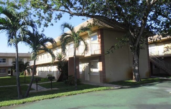 Large one bedroom Apartment with Central Air, Gated Community, and Pool