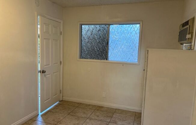 2 beds, 1 bath, 600 sqft, $2,500, Unit B