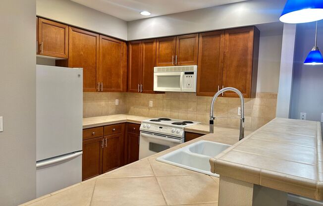 Beautiful 1 bed condo in the heart of Bellevue! Available Now!