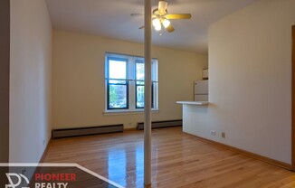 635 W Barry Ave