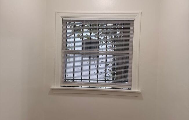 Studio, 1 bath, 325 sqft, $1,525, Unit 12