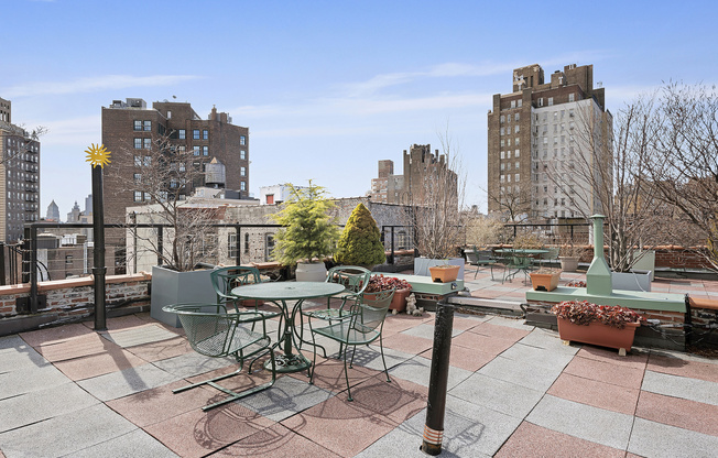 140 W 10 ST