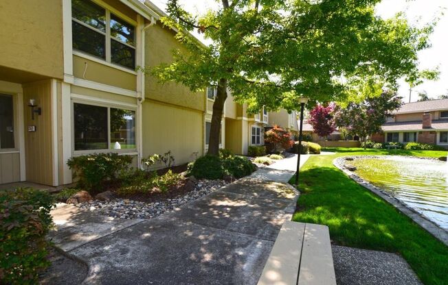 Spacious 1400sf, 3 Bed 2.5 Bath Townhouse in Santa Clara!!