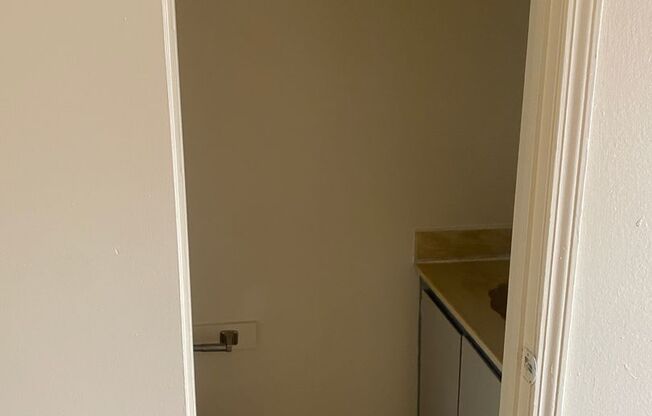2 beds, 1.5 baths, 1,075 sqft, $1,095, Unit 1907-B