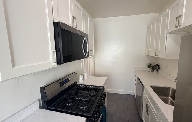 Studio, 1 bath, $1,737.08, Unit 324