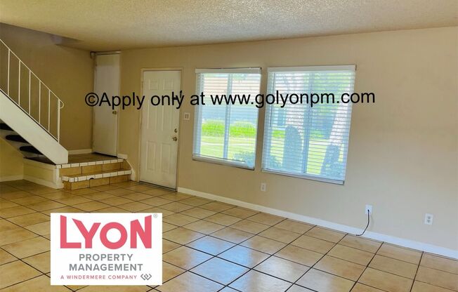 Darling, Spacious 3 bedroom Condo in beautiful Community!!
