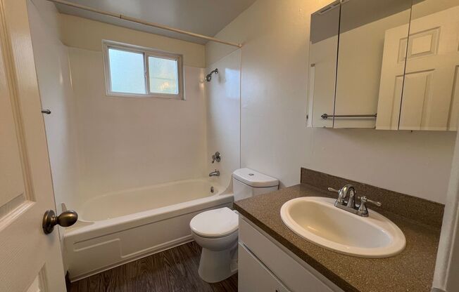 1 bed, 1 bath, 595 sqft, $1,250, Unit 11