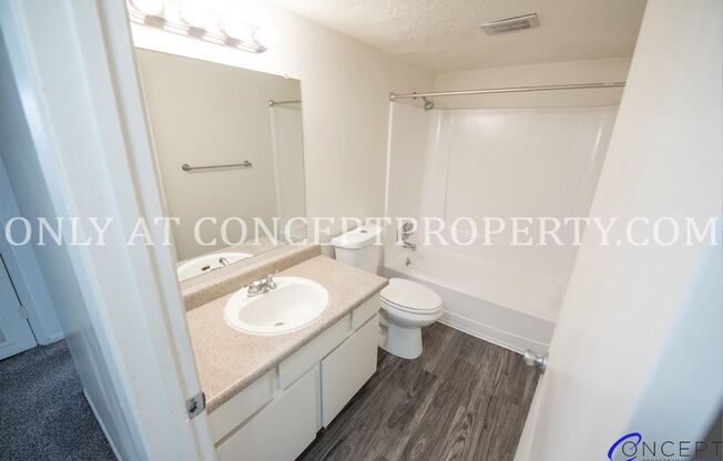 2 beds, 1 bath, 920 sqft, $1,299, Unit 30