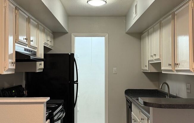 2 beds, 1 bath, 873 sqft, $1,140, Unit 03-0304