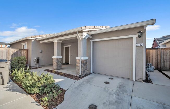 4392 Silver Cedar Ln