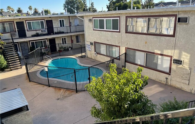8800 Cedros Ave #125