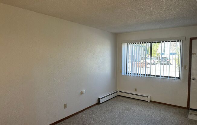 460 Topaz Dr