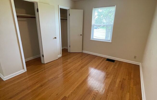 2 beds, 1 bath, 1,400 sqft, $1,084, Unit 4420-10