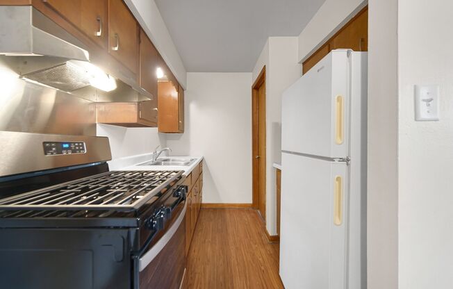 1 Bed unit with AC and Laundry!!!